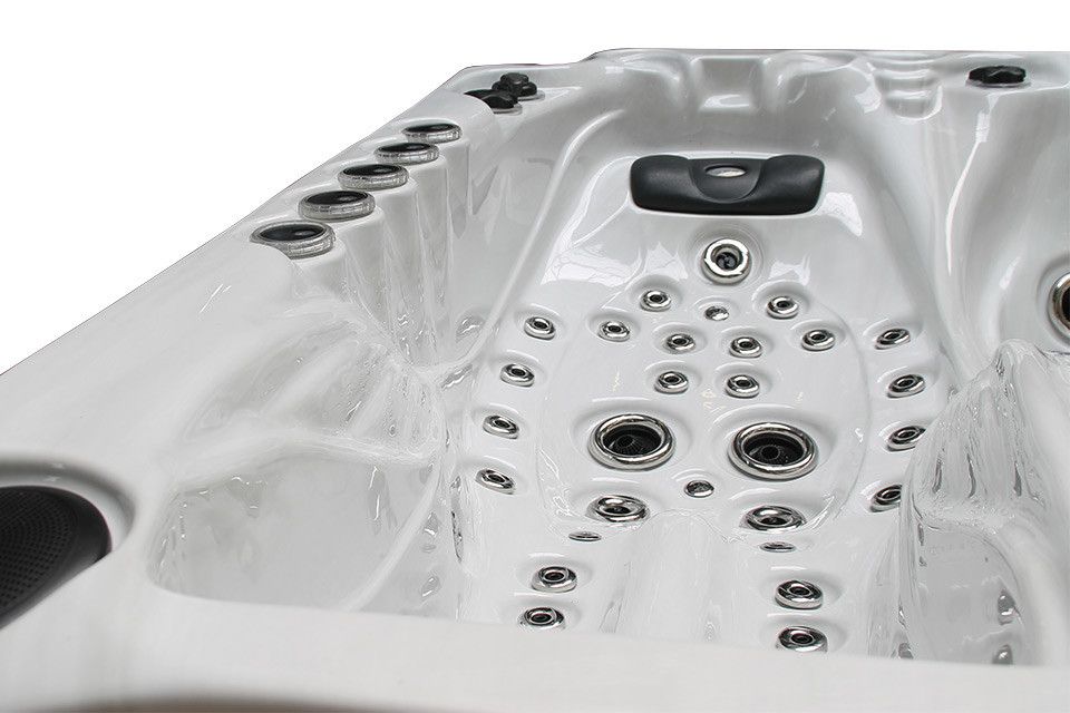 Euphoria MIghty Wave 230x230 см. СПА джакузи за 4 човека с лежанка, левитиращо легло и многобройни терапевтични масажни джетове - KERANOVA