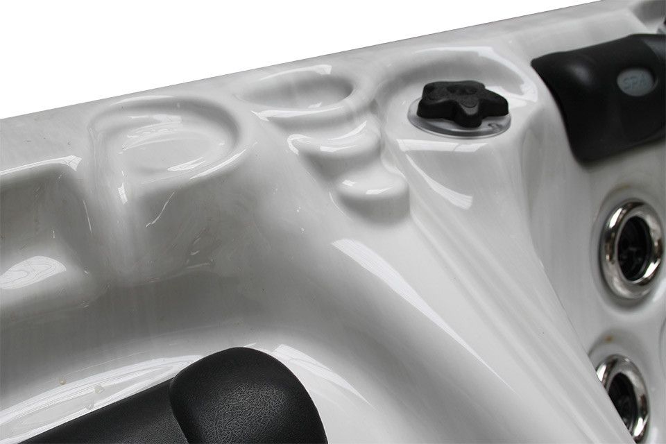 Euphoria MIghty Wave 230x230 см. детайл от бял СПА басейн с възглавница и масажни джетове - онлайн магазин KERANOVA