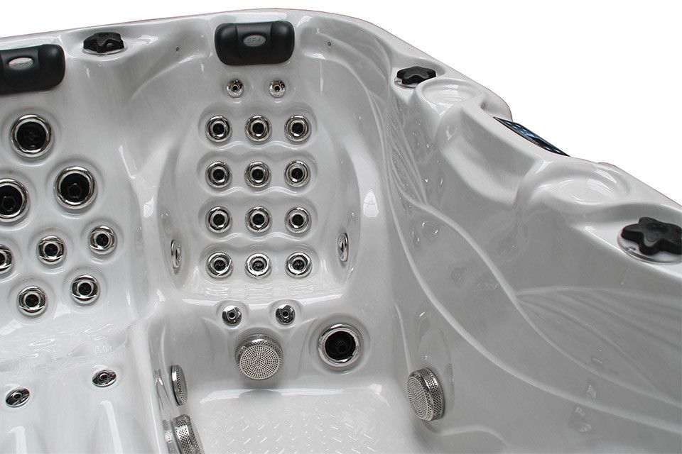 Euphoria MIghty Wave 230x230 см. бял СПА басейн с над 100 терапевтични масажни джета за 4 човека, компактно легло и Aqua rolling - KERANOVA