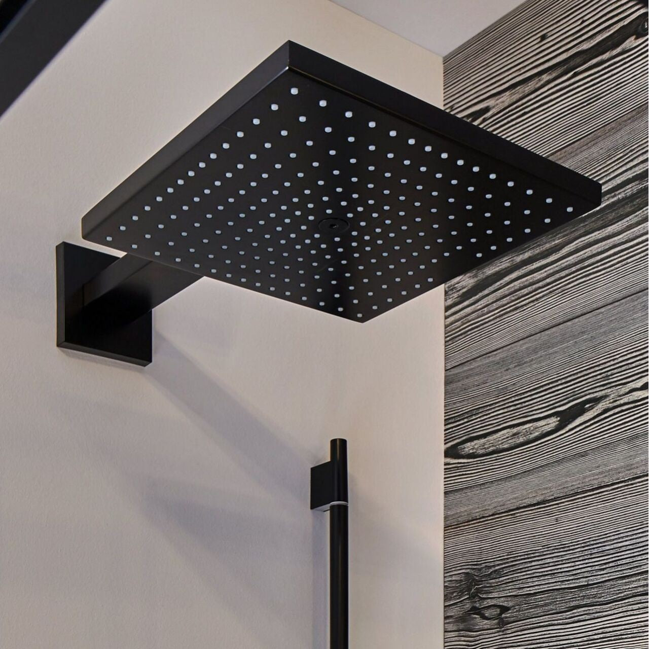 Alt Tag: Hansgrohe Luxury Shower SET black matt квадратна душ пита 300x300 мм, стенно рамо и термостатен душ за баня KERANOVA