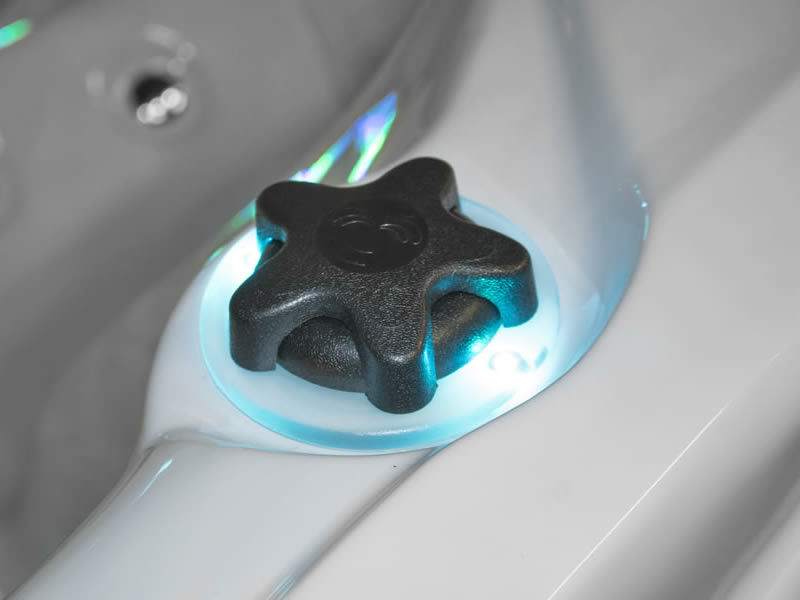 Ecstatic wave 305x228 см. детайл на контролен вентил с LED осветление за луксозно СПА - онлайн магазин за обзавеждане за бани KERANOVA