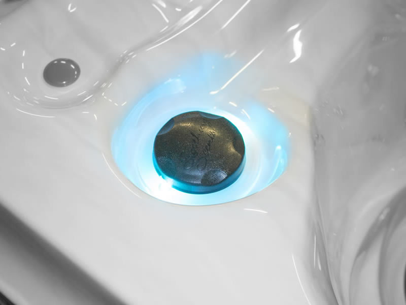 Ecstatic wave 305x228 см. близък план на осветен джет от луксозно седемместно СПА за онлайн магазин KERANOVA