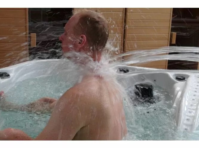 Euphoria MIghty Wave 230x230 см. СПА джакузи с мощни масажни струи и лежащо място за 4 човека - онлайн магазин за обзавеждане за бани KERANOVA