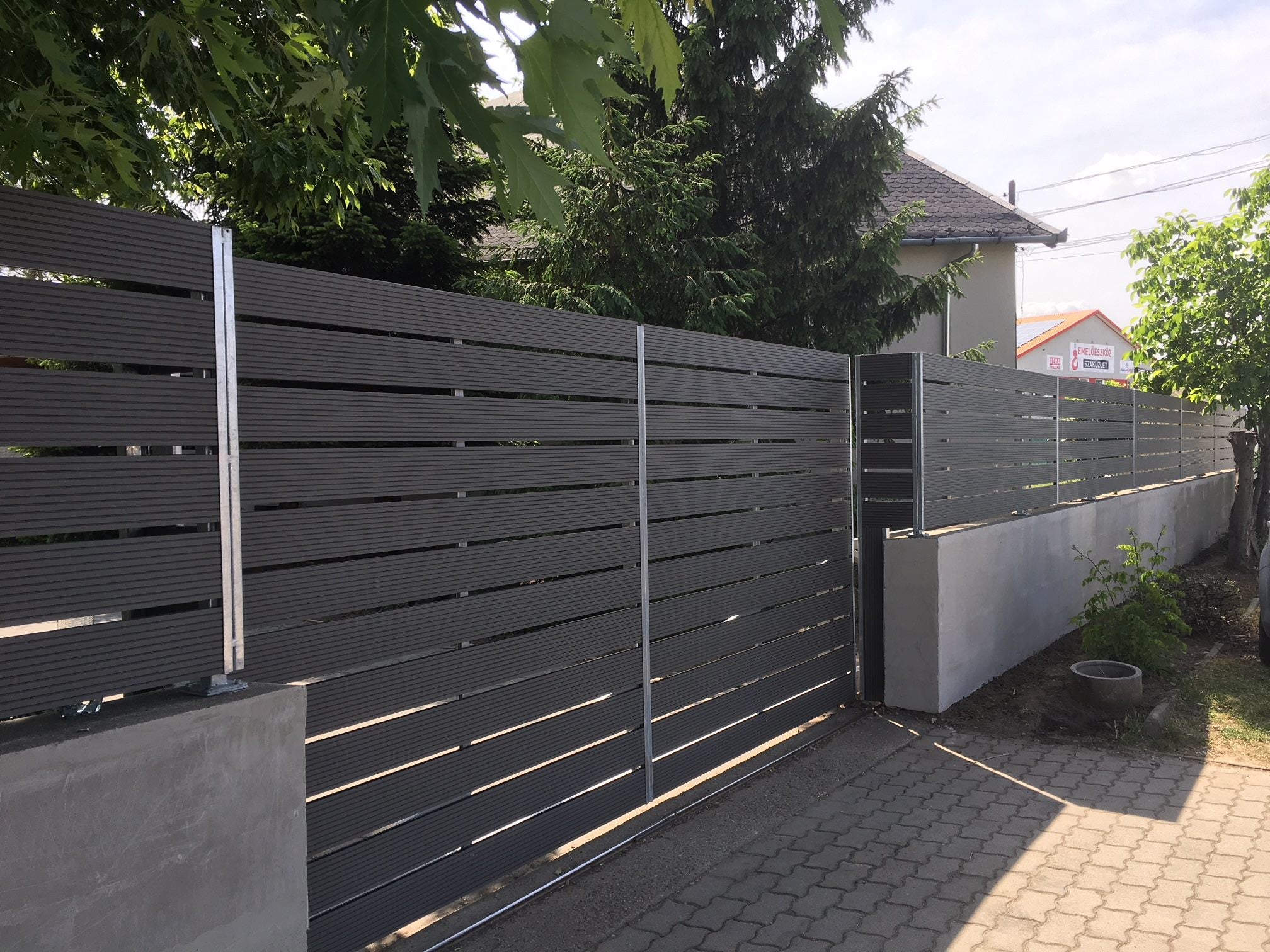 WPC елементи за огради, парапети, беседки и перголи - сиво WPC оградно пано в онлайн магазин за обзавеждане за бани KERANOVA