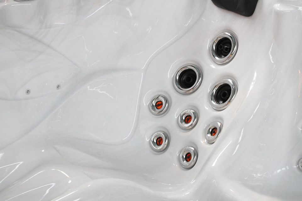 Felicity Mighty Wave 213x213 см. бяла хидромасажна вана с 78 дюзи и седящо място - онлайн магазин за обзавеждане за бани KERANOVA