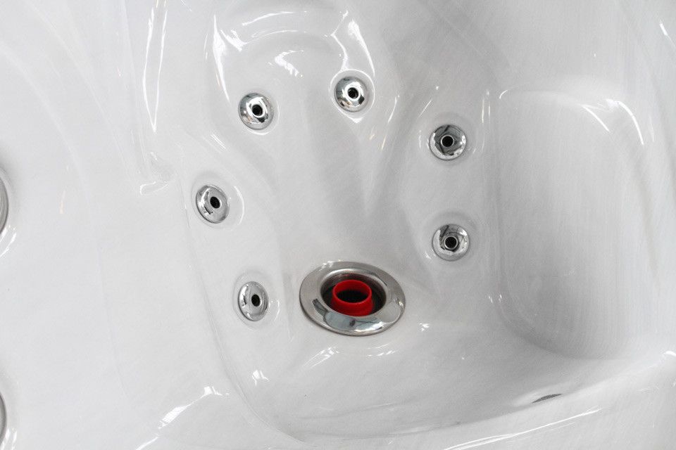 Felicity Mighty Wave 213x213 см. хидромасажна вана — детайл на дюзи и седящо място, KERANOVA онлайн магазин