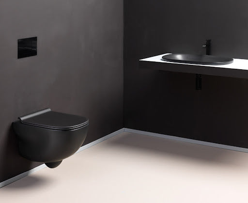 Rimless конзолна тоалетна Glomp Matt Black - AXA Italy в черна матова баня, безрингова тоалетна с ултратънък капак за KERANOVA онлайн магазин