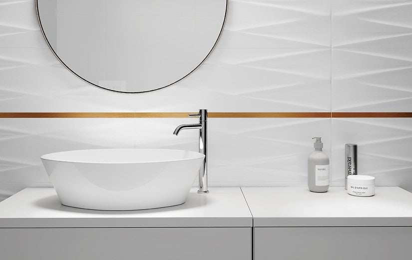 Баня Gravity 24x74 Cersanit – бели релефни плочки в съвременна вана, онлайн магазин за обзавеждане за бани KERANOVA
