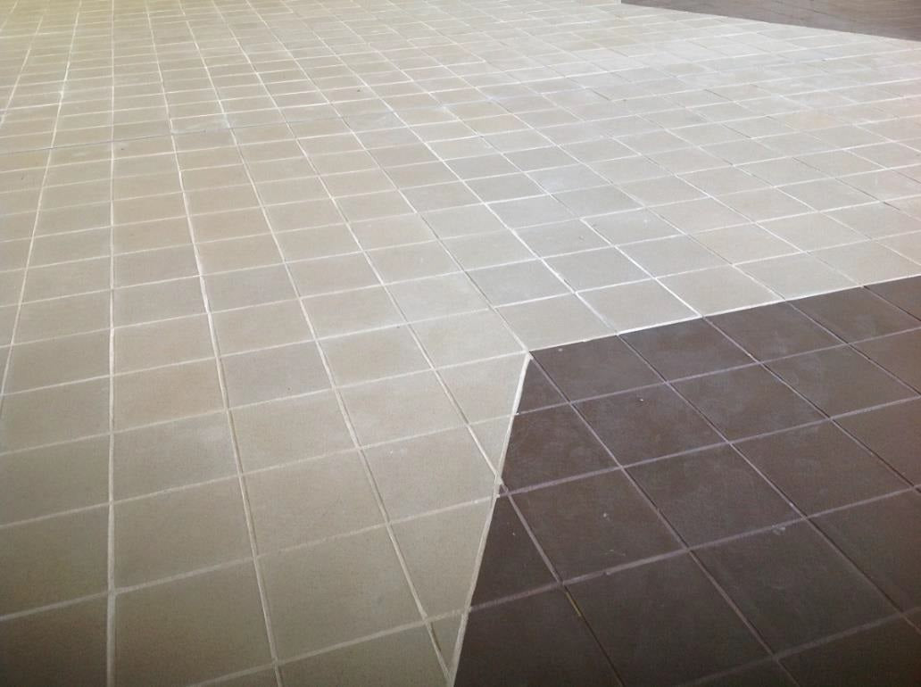 Alt Tag: Клинкер Grestejo / Португалия / светло и тъмно сиви плочки с фуга за баня от онлайн магазин KERANOVA