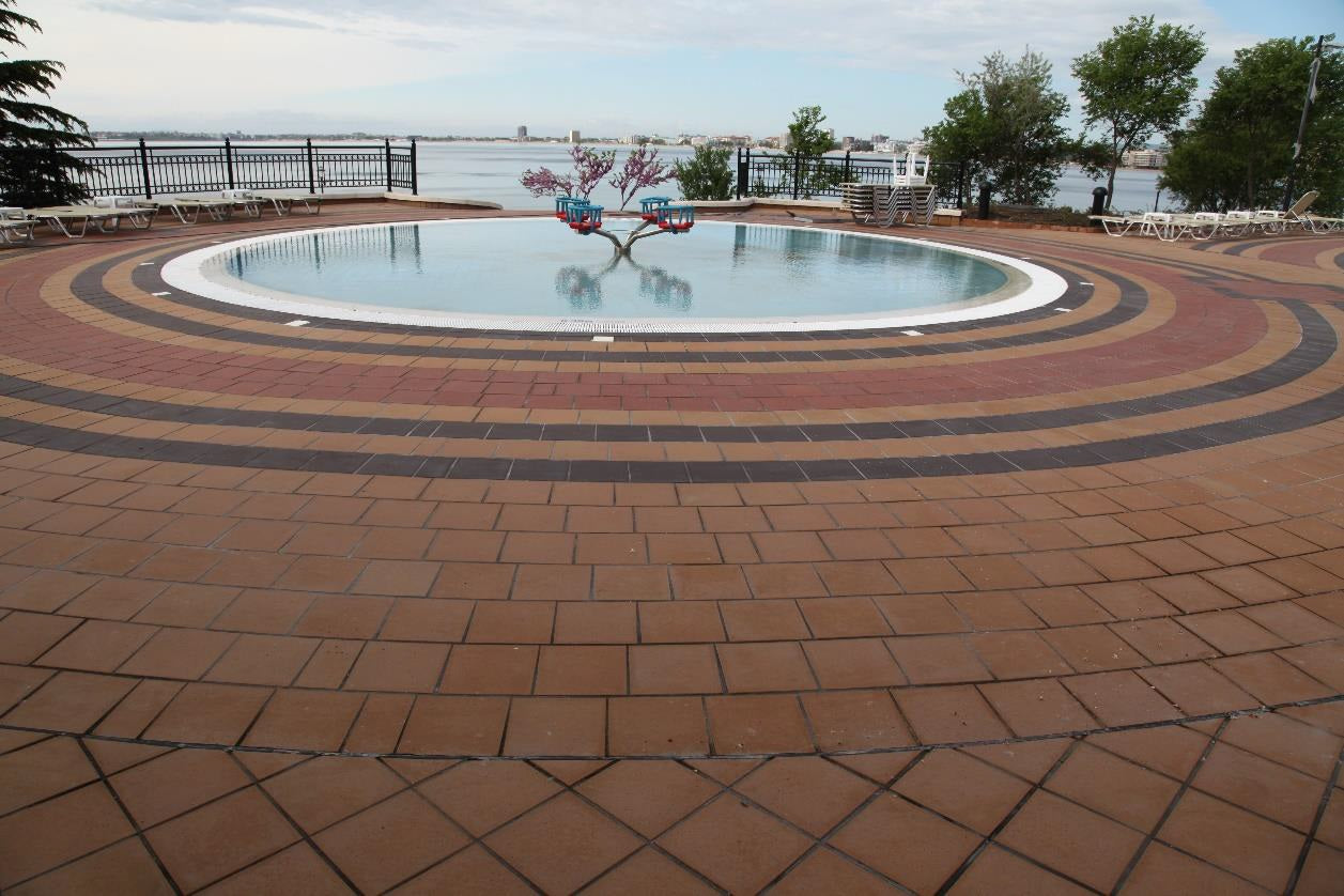 Клинкер Grestejo / Португалия / — кръгъл плувен басейн с облицовка от клинкер, онлайн магазин за обзавеждане за бани KERANOVA