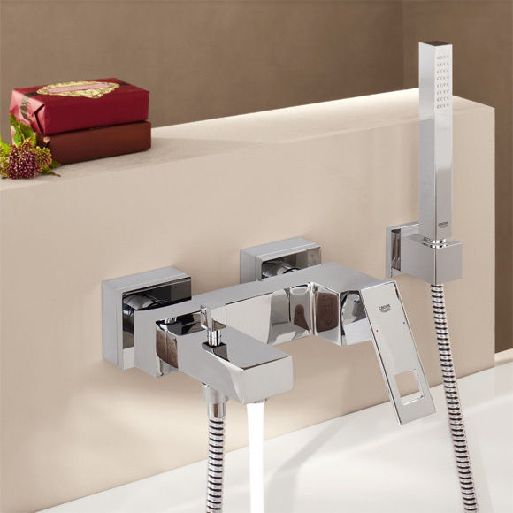 Grohe Eurocube промо пакет 2 в 1 стенен смесител за вана хром, EcoJoy аератор, издърпваща се ръкохватка — онлайн магазин KERANOVA