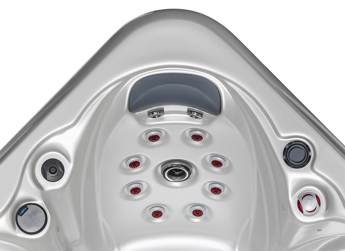 Design HC 6 220x220 см. джакузи от KERANOVA с хидромасажни дюзи и ергономичен подглавник, детайл на вътрешния простор