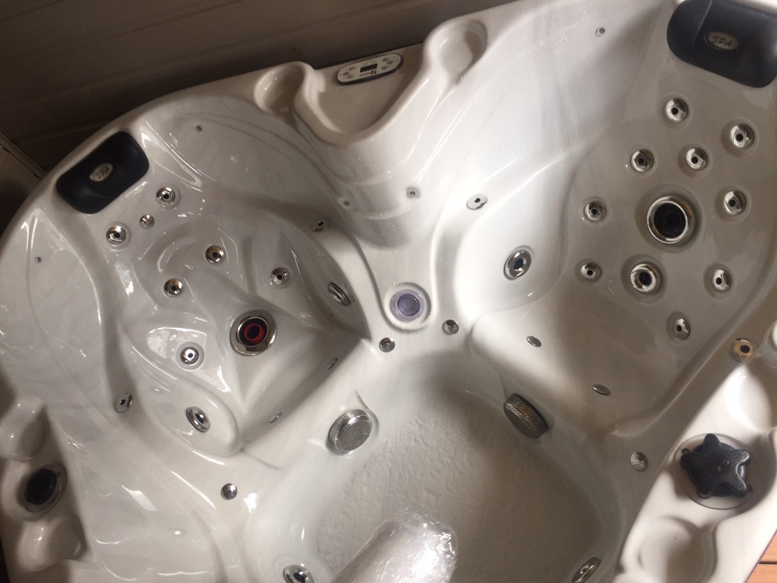 Heart 210x170 см. СПА джакузи Heart 210x170 см. с две седящи места и Aqua Rolling Massage за онлайн магазин KERANOVA