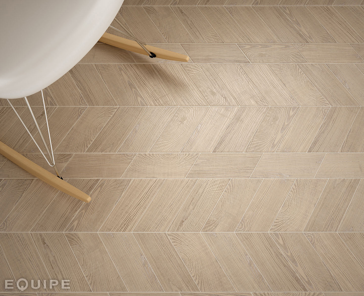 Серия Hexawood - Equipe Ceramicas светъл дървесен гранитогрес в баня от KERANOVA, първо качество, произход Испания