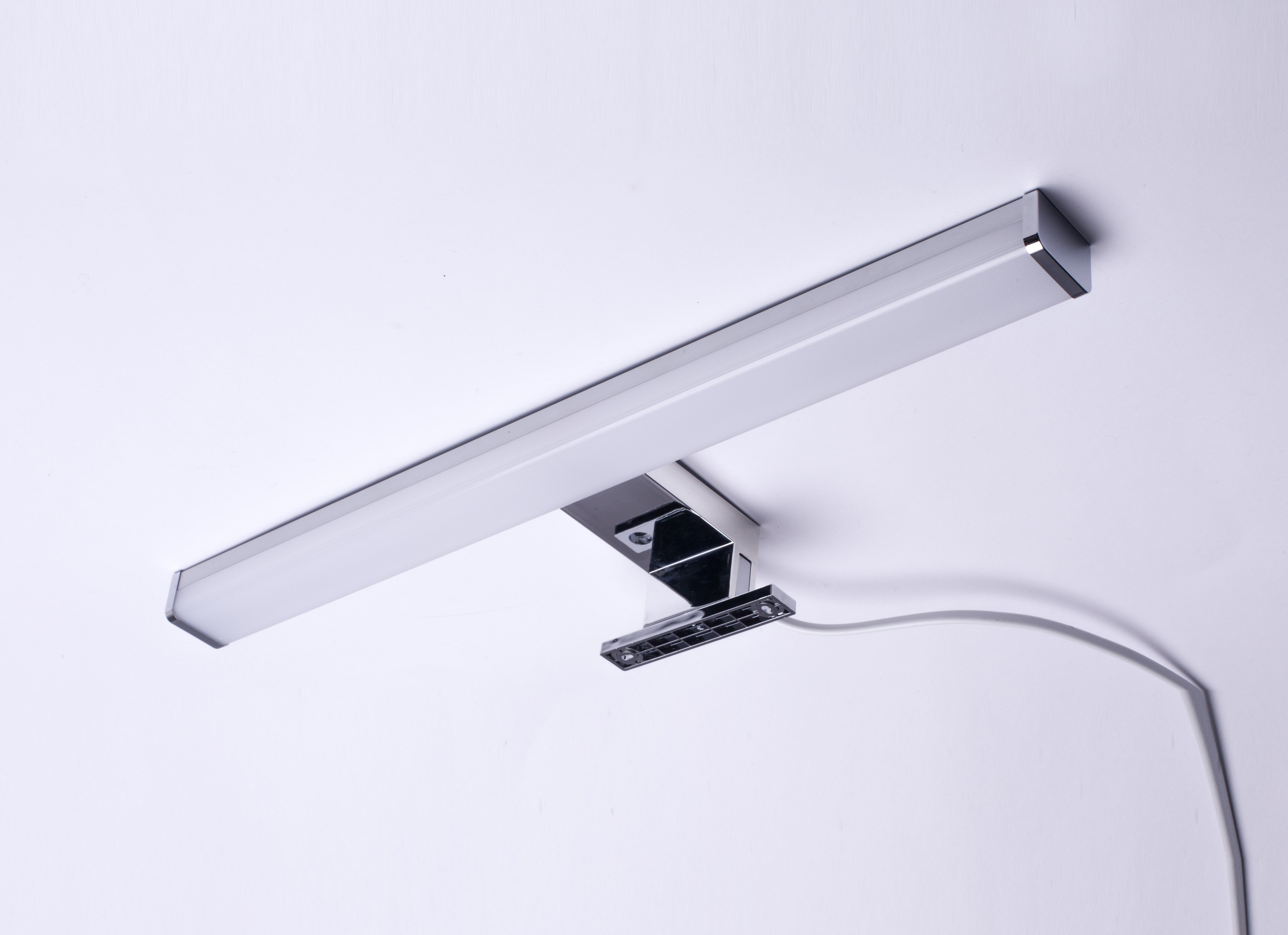 LED осветително тяло за баня хром, 6.6W 480lm 6500K за монтаж върху огледало или мебел, онлайн магазин KERANOVA