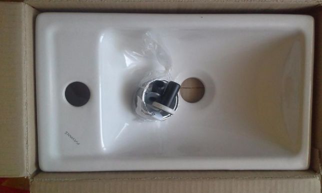 Серия Isik 40x23 см. малка бяла ПВЦ мивка Lara 40x23 см за баня, шкаф с една врата soft close, KERANOVA онлайн магазин