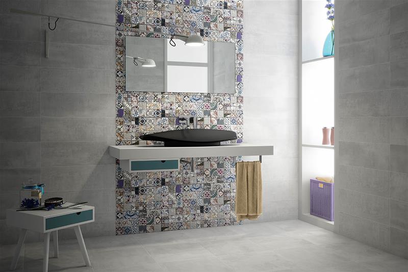 Баня Jakie 26x60 - EGE: модерен баня интериор с декоративна централна плочка 26x60, сиви стени и плаваща мивка, онлайн магазин KERANOVA