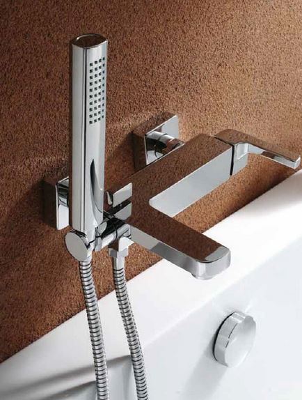 Смесител за вана/душ JB - стенен хромиран смесител с чучур, слушалка, шлаух и държач от онлайн магазин KERANOVA