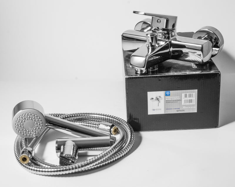 Смесител за вана/душ Klip - стенен хром комплект с чучур, шлаух, поставка и слушалка за онлайн магазин KERANOVA