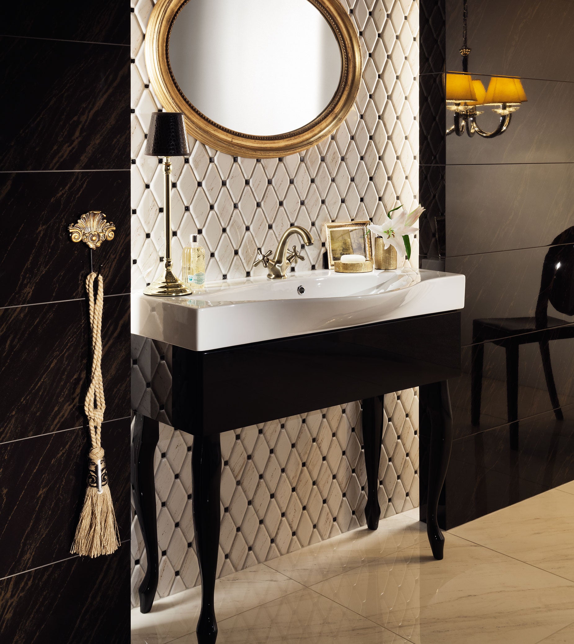 Серия Larda 30x75 - Tubadzin луксозна гланцирана мраморна плочка в баня, онлайн магазин KERANOVA