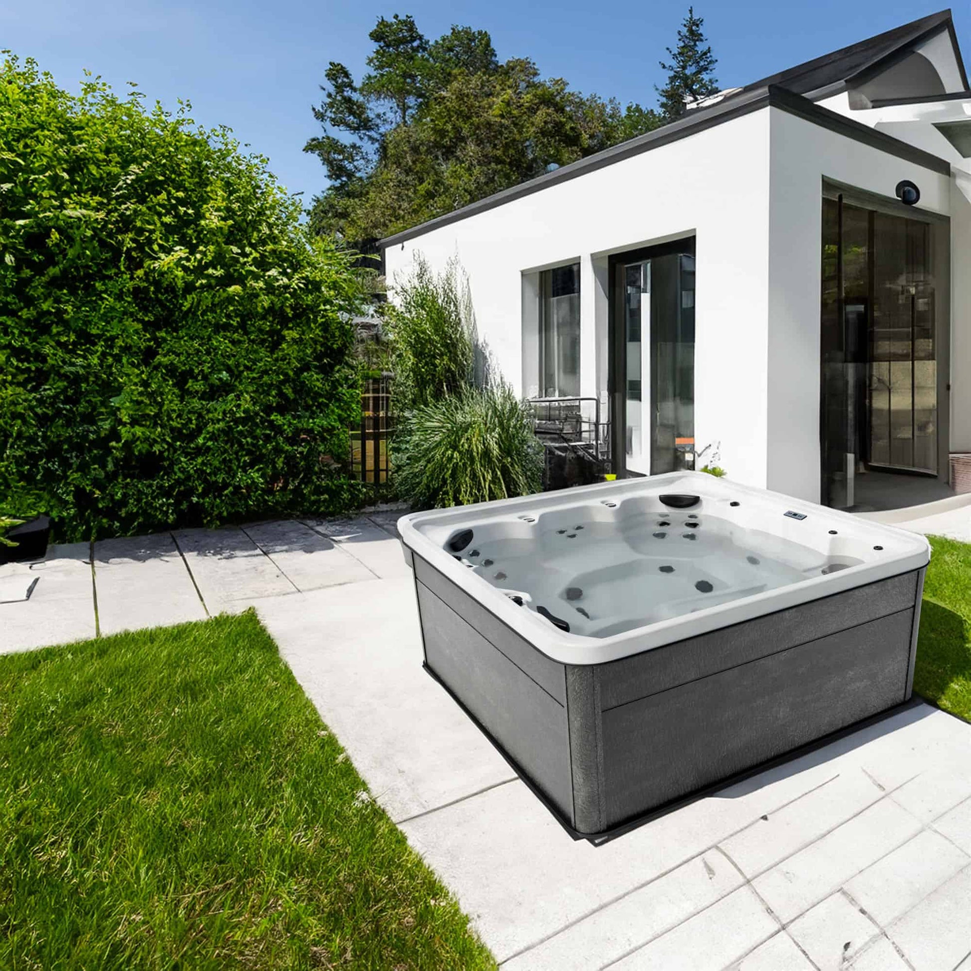 Lunar 215x215 см. джакузи Prestige за градина с 1 хидромасажна помпа и 20 джета - онлайн магазин KERANOVA