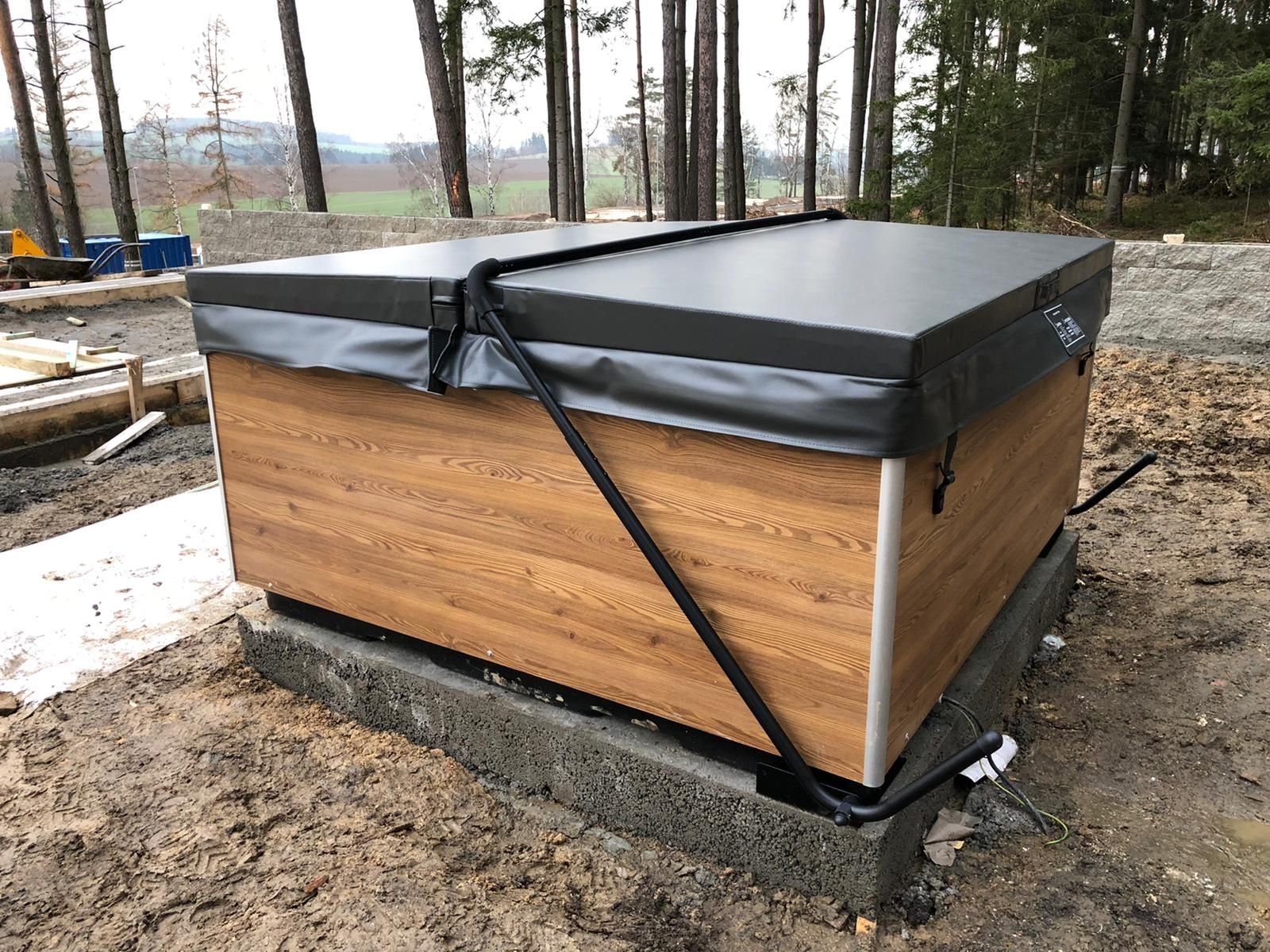Sapphire 210x180 см. - панели в 5 цвята: външна джакузи вана OKA 3 с дървоподобни панели, онлайн магазин KERANOVA