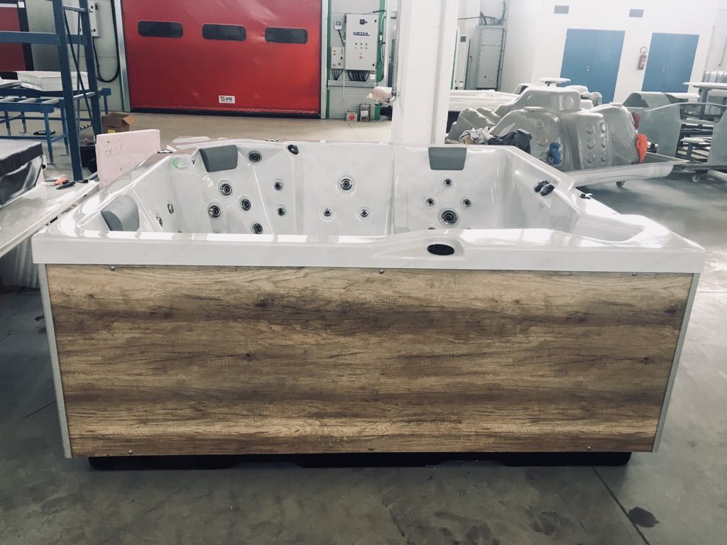 Onyx 200x200 см. - панели в 5 цвята: външно джакузи OKA с дървесен декоративен панел, онлайн магазин KERANOVA