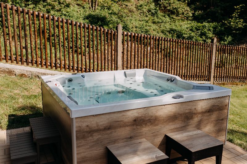 Almandine 220x220 см. - панели в 5 цвята. външно джакузи с дървени панели, луксозен дизайн за градина - KERANOVA онлайн магазин