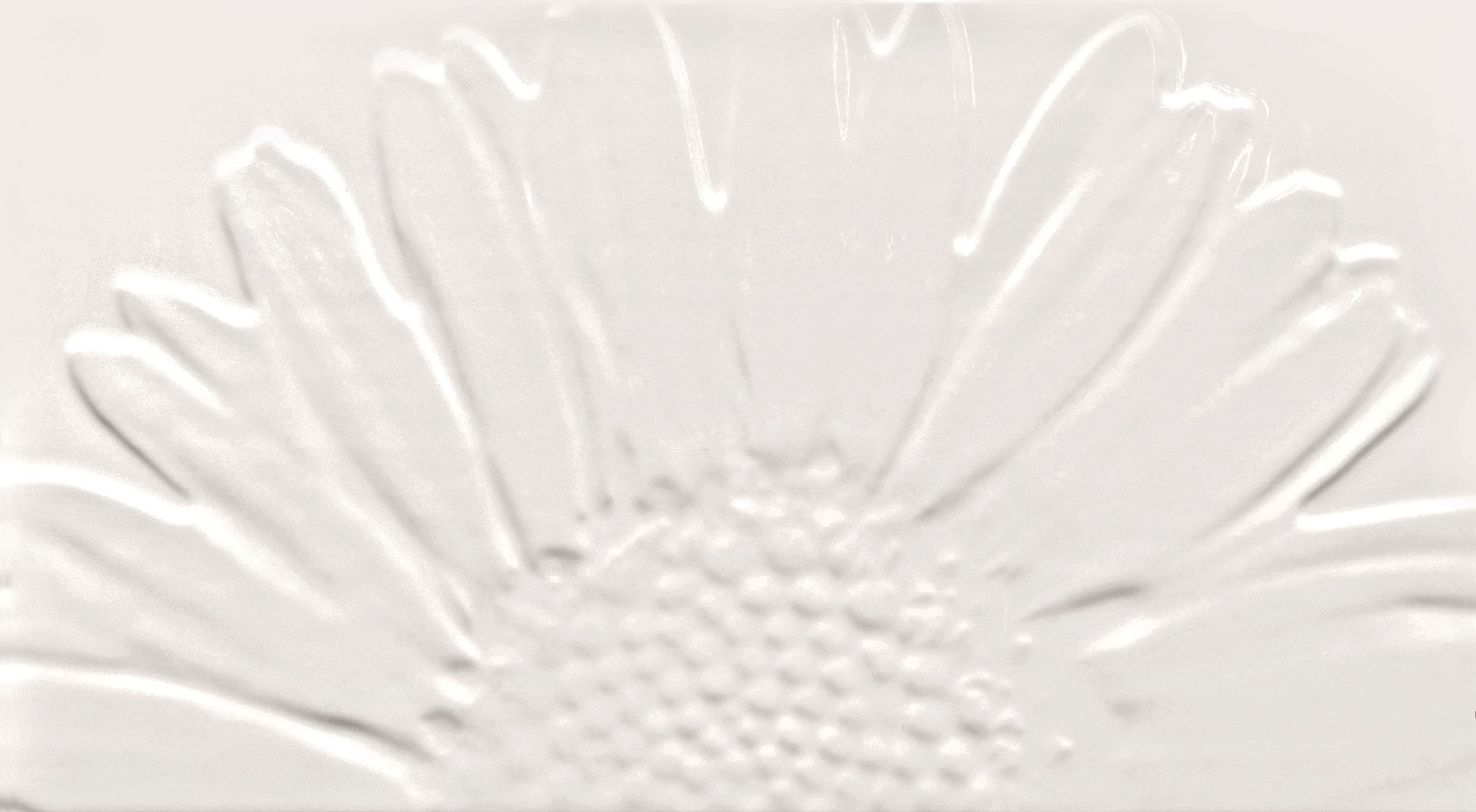 Sunflower White Decor 32.7x59.3 релефен бял стенен декор с цвете за онлайн магазин за обзавеждане за бани KERANOVA