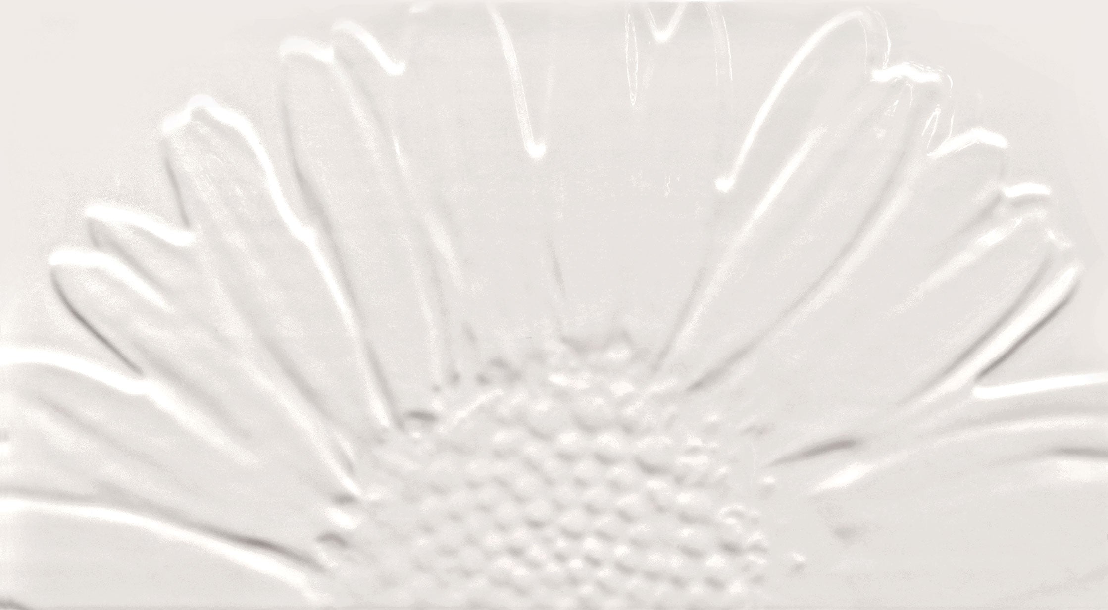 Sunflower White Decor 32.7x59.3 релефен бял стенен декор с цвете за онлайн магазин за обзавеждане за бани KERANOVA