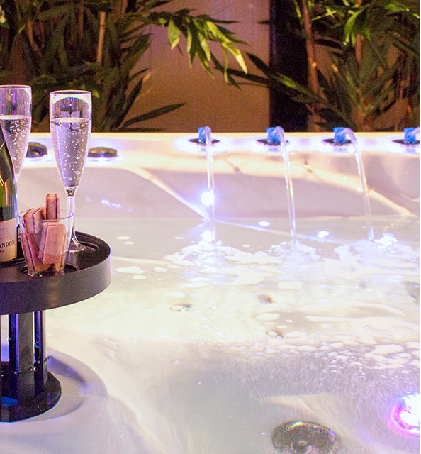 Джакузи с хидромасаж и LED осветление – идеи за баня, обзавеждане за баня, магазин за бани