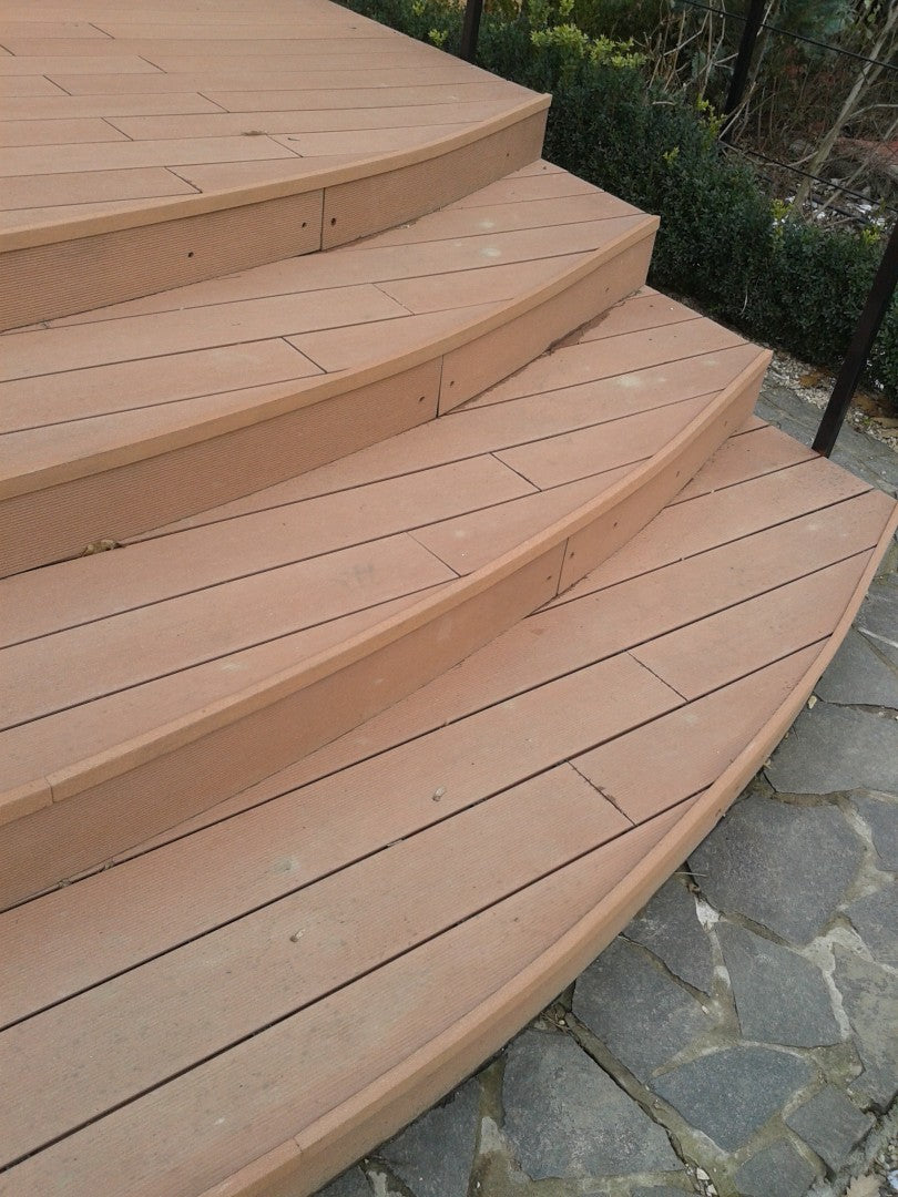 WPC декинг и цялостно оборудване – стъпала от издръжлив композитен WPC декинг за градина и тераса, UV-устойчиви и без поддръжка