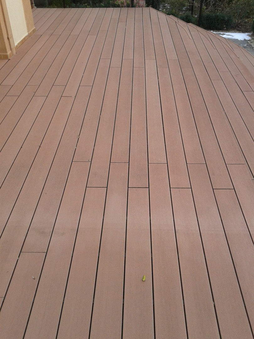 WPC декинг елементи за настилки - кафяв композитен декинг на тераса, KERANOVA онлайн магазин, включва клипсове и винтове