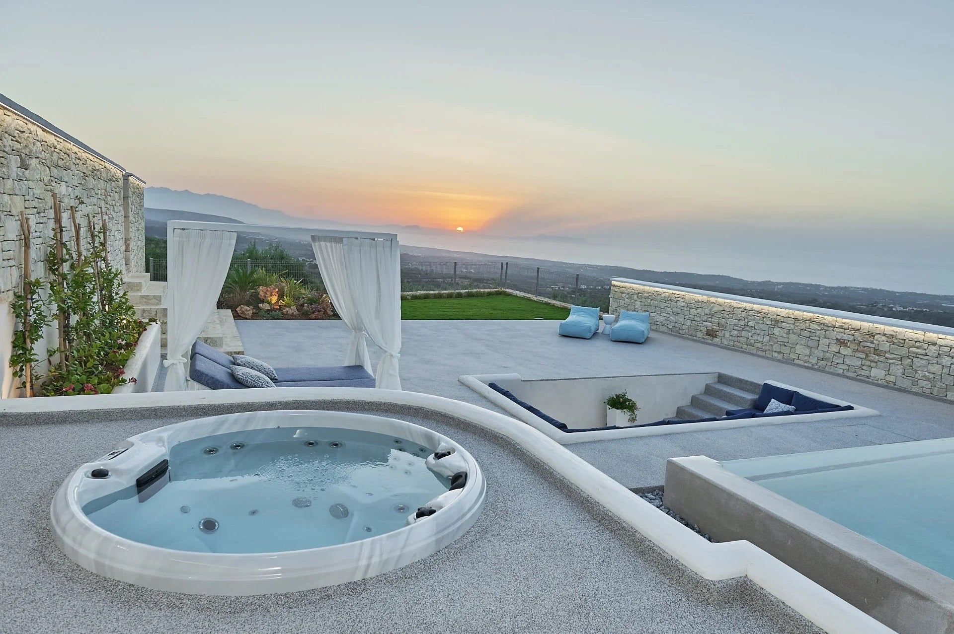 Recharge Ф200 см. кръгла спа вграден джакузи на тераса с изглед, онлайн магазин KERANOVA, модел Recharge за до 5 човека