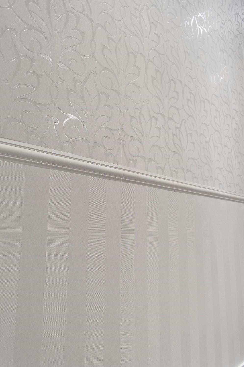 Баня Royal 29.5x90 - NewKer бели матови испански плочки с релефен флорален десен и ленти, онлайн магазин за обзавеждане за бани KERANOVA