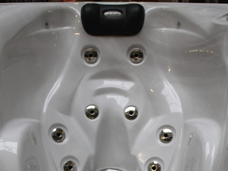 Solace 213x213 см. хидромасажна вана бяла с 50 джета и възглавница – онлайн магазин за обзавеждане за бани KERANOVA