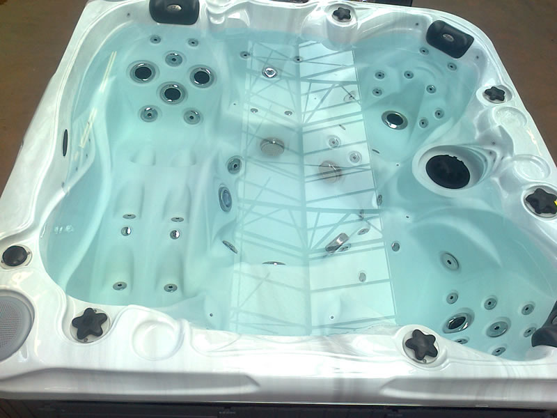 Solace 213x213 см. хидромасажна вана 5 места, 50 дюзи, Aqua Rolling Massage – онлайн магазин за обзавеждане за бани KERANOVA