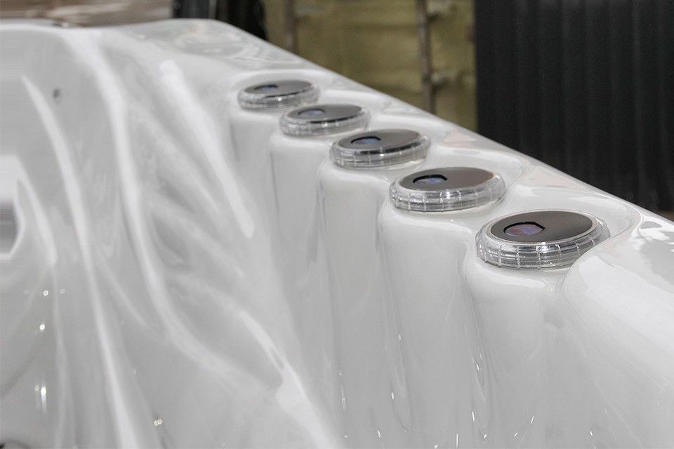 Sensation 230x155 см. бяла хидромасажна вана с множество дюзи и контролни бутони - онлайн магазин за обзавеждане KERANOVA