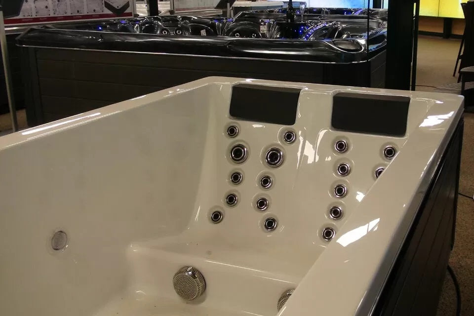 Serene 2 210x110 см. бял СПА басейн с две лежанки, хидромасажни дюзи и облегалки - онлайн магазин KERANOVA