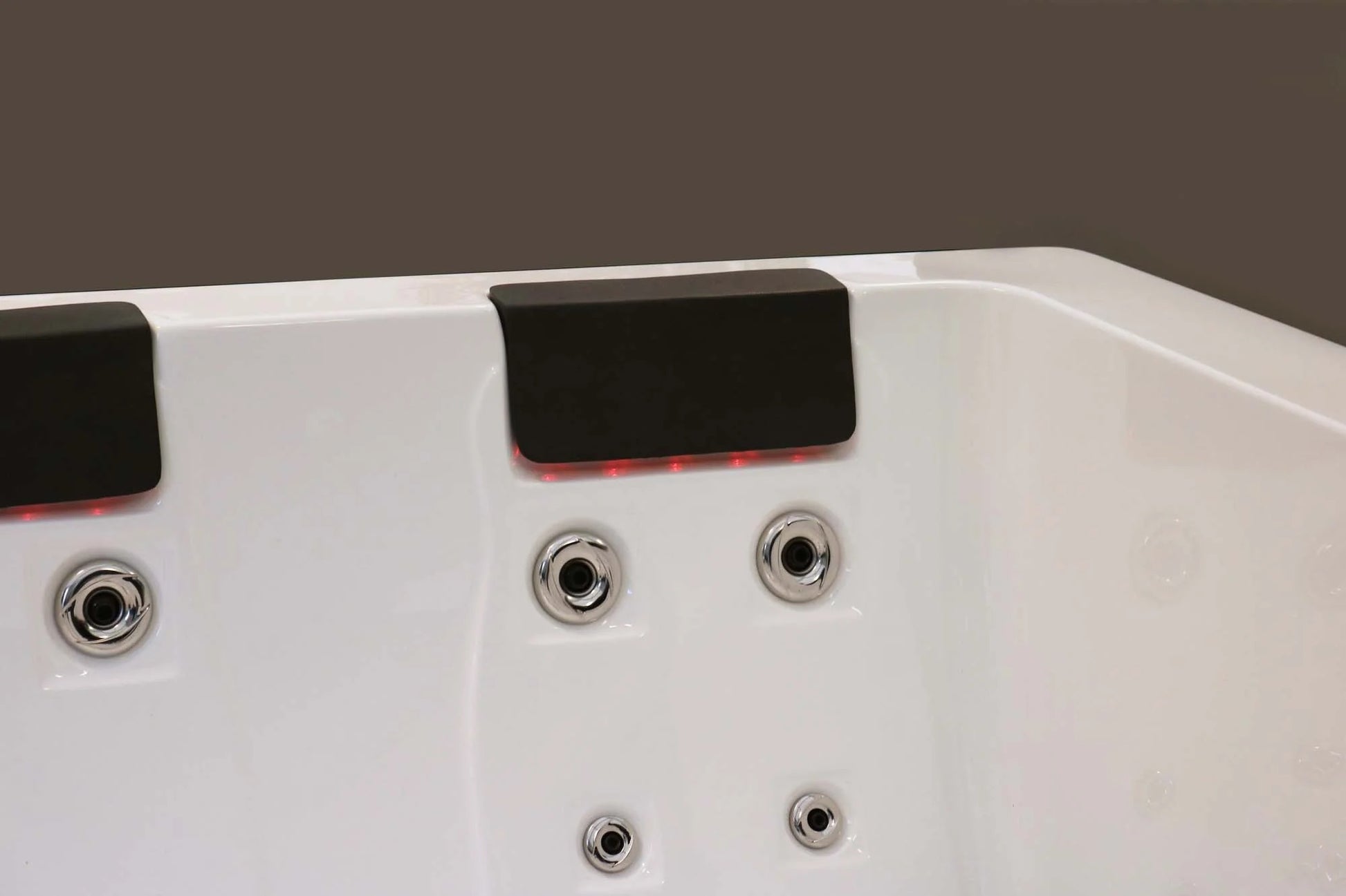 Serene 6 243x224 см. бяла хидромасажна вана с две възглавници и джетове за онлайн магазин KERANOVA