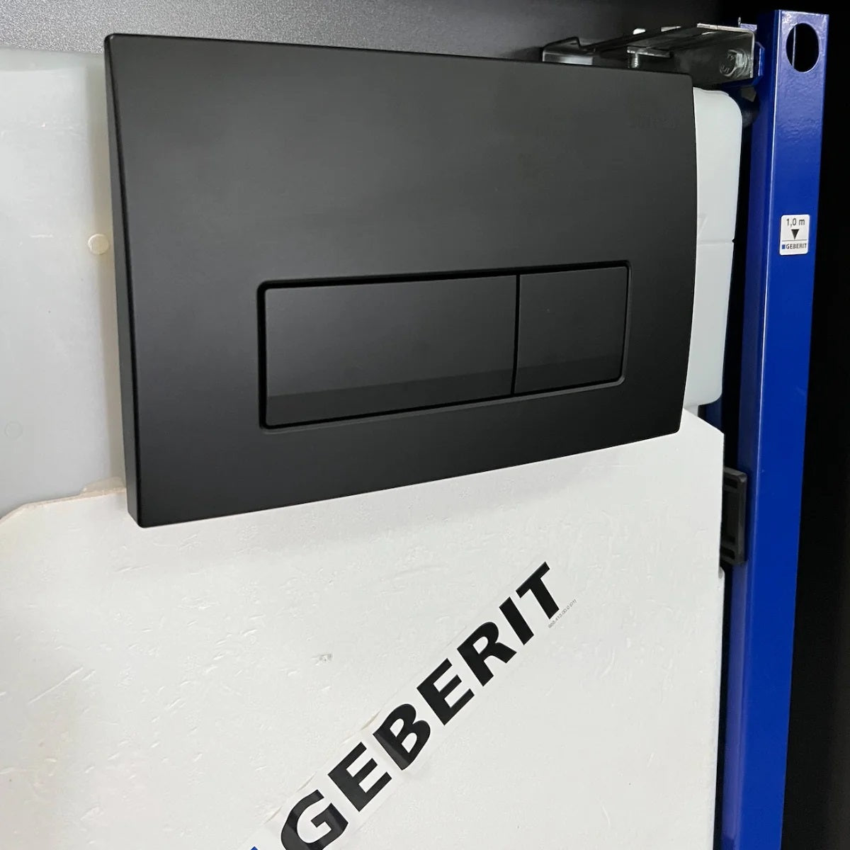 GEBERIT Delta50 Black с тоалетна Geberit Pravello Rimfree — бутон Delta50 черен мат за Duofix Delta за онлайн магазин KERANOVA