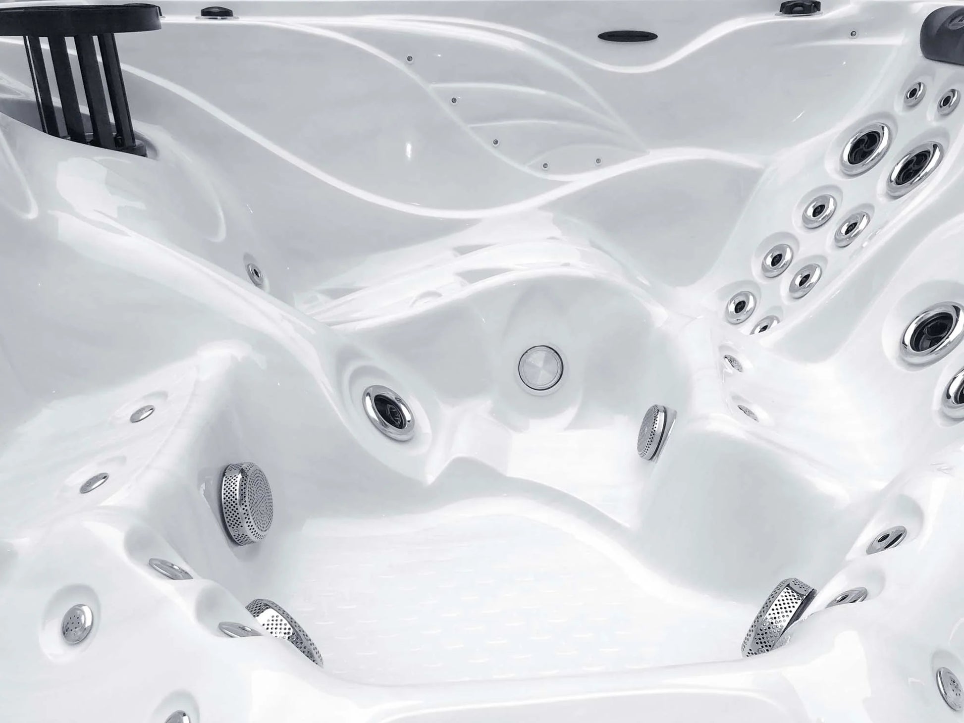 Solace 213x213 см. бяла петместна хидромасажна вана с 50 хидро дюзи и 8 въздушни дюзи – онлайн магазин за обзавеждане за бани KERANOVA
