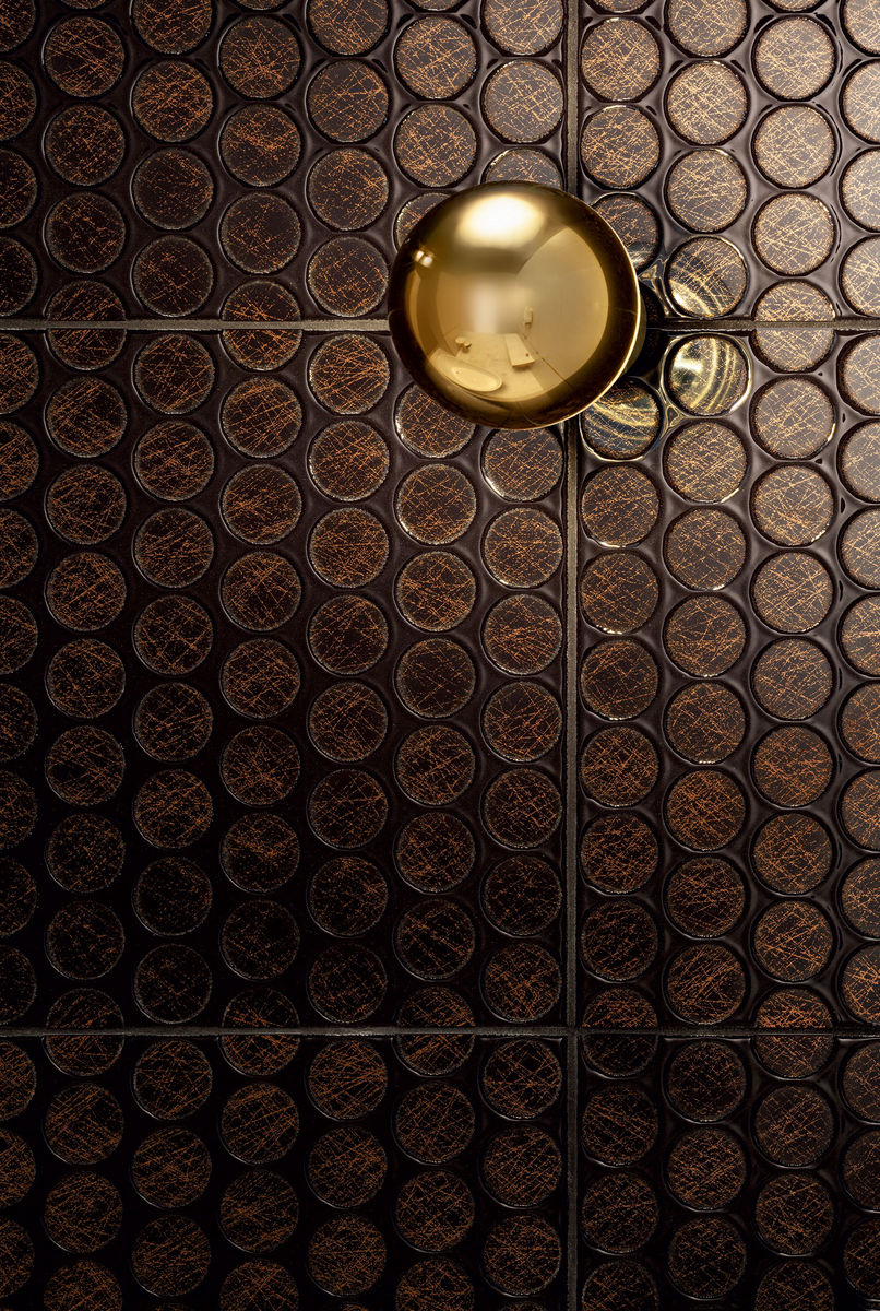 Alt Tag: Колекция Sohpi Oro 29.8x59.8 - Tubadzin дизайнерски кафяви мозайка плочки с позлатен детайл за баня, онлайн магазин KERANOVA