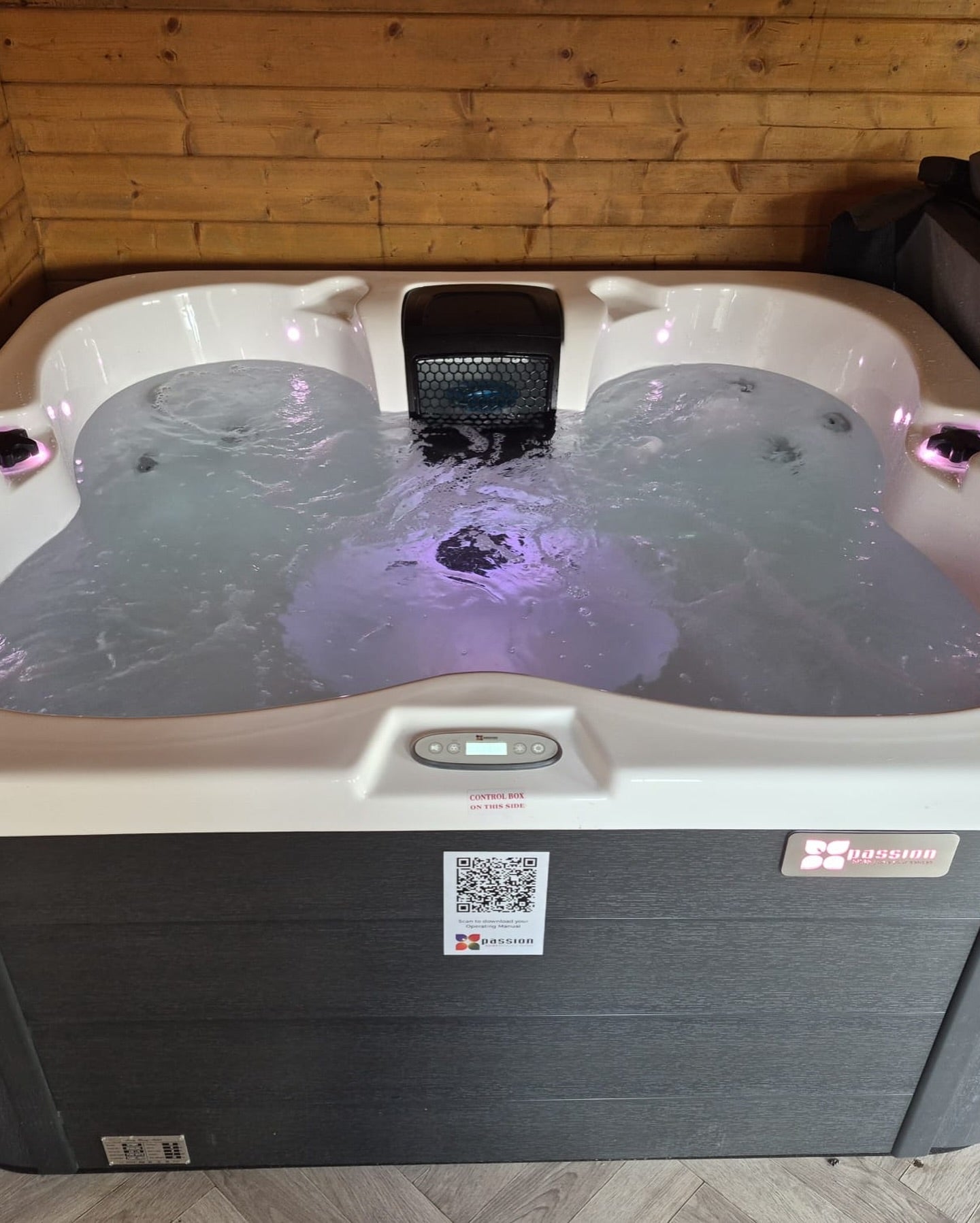Sparkling 170x152 см. джакузи Passion SPA с ергономичен дизайн, комфорт и стил; джакузи, хидромасажна вана, вана, душ кабина, обзавеждане за баня