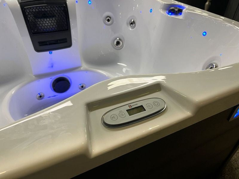 Sparkling 170x152 см. джакузи от Passion SPA в онлайн магазин KERANOVA — ергономичен дизайн, контролен панел и LED осветление