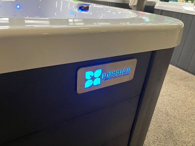 Sparkling 170x152 см. джакузи Passion SPA от онлайн магазин KERANOVA, LED лого и дизайнерска облицовка за баня