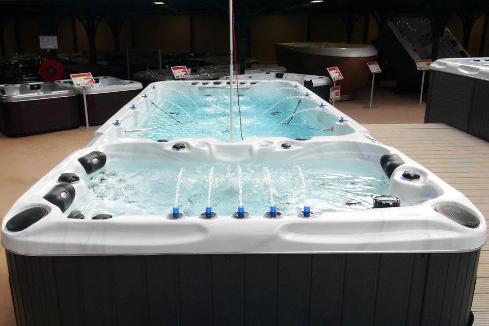 Плувно СПА Energy 740x228 см. в шоурум KERANOVA с двойна секция плувна и масажна, Current Lift и Aqua Rolling Massage