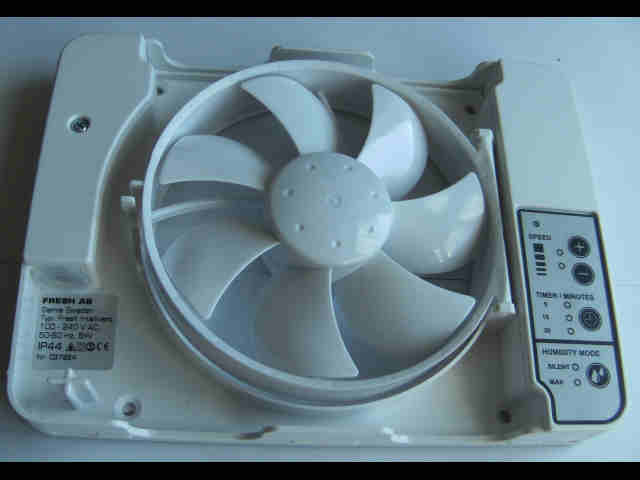 Intellivent 2.0 Бял/Черен интелигентен вентилатор за баня с датчик за влажност, таймер и вентилационна клапа - KERANOVA онлайн магазин