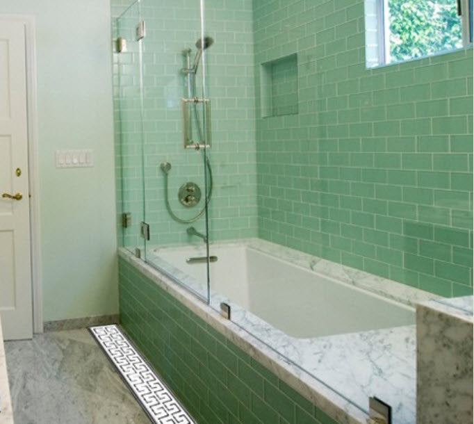 Линеен сифон Двойно Версаче в луксозна баня с иноксови решетки, онлайн магазин за обзавеждане KERANOVA